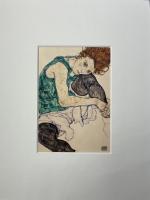 Frau mit braunen Strümpfen